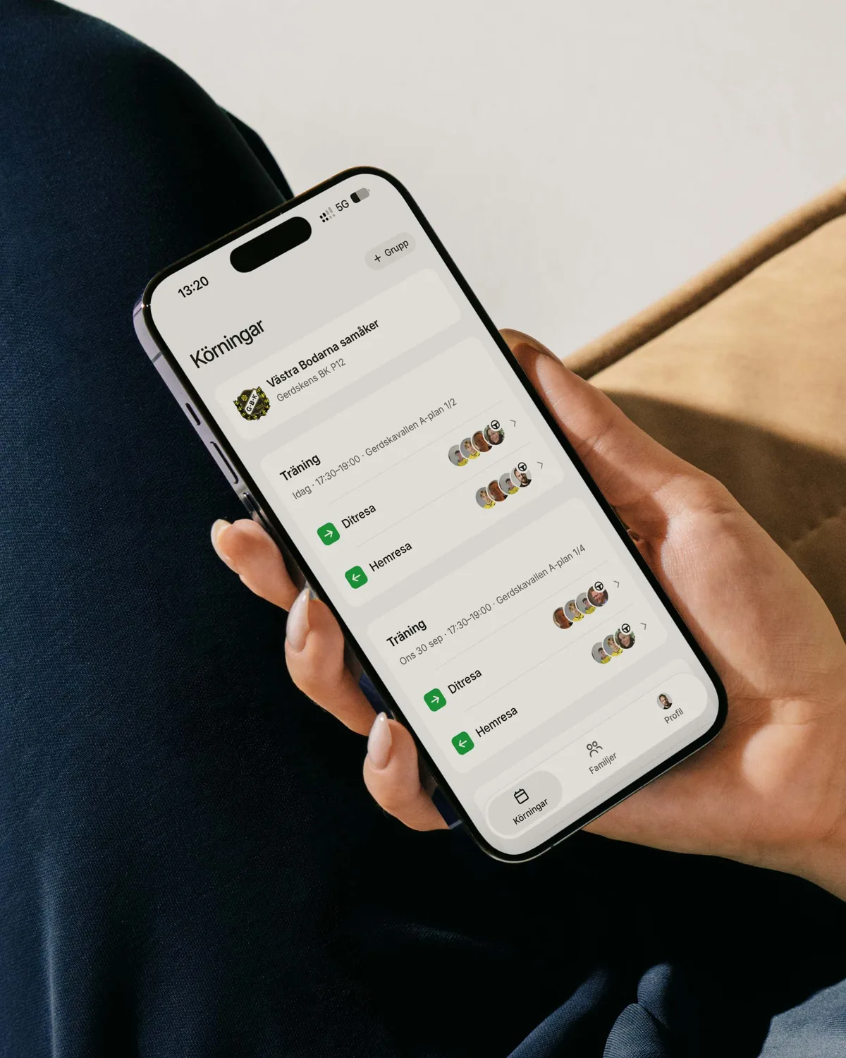 Vem kör? – samåkningsappen på en mobil med översikt över träningar och körningar.